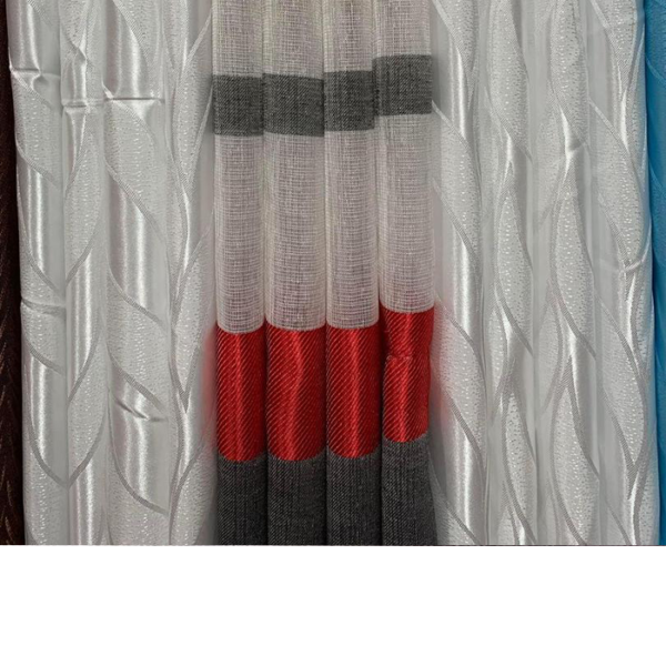 Rideau beige en lin avec motifs floraux, idéal pour une ambiance bohème