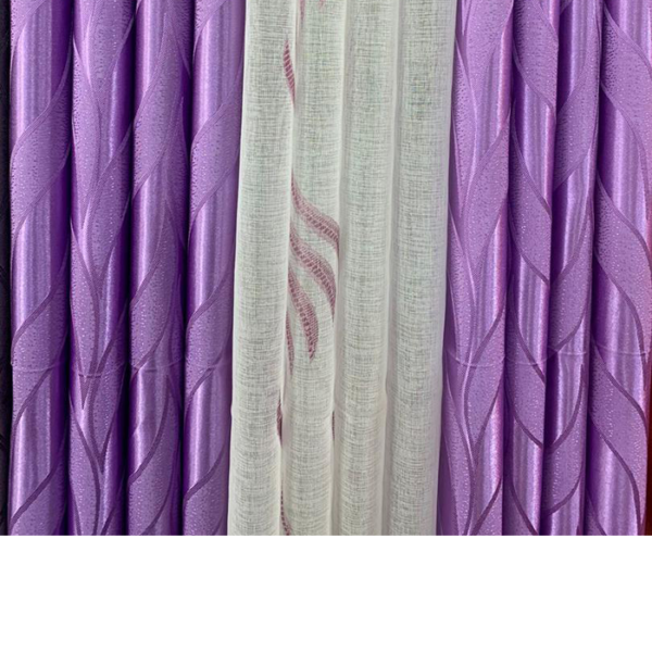 Rideau mauve et blanc pour une ambiance chic et moderne